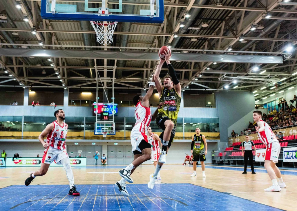 Kosárlabda_Honvéd-Falco.2